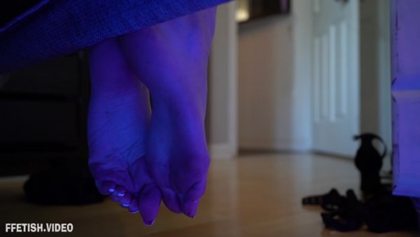 Toetallydevine - Watching My Feet From Under The Bed