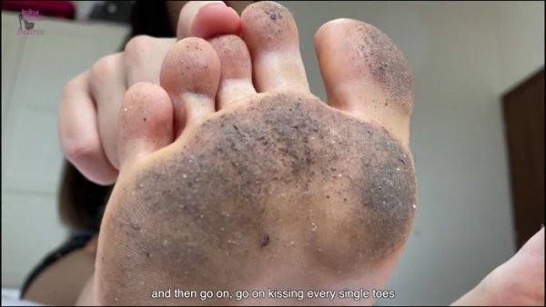 ItalianGoddessBeatrix - Worship Dirty Feet POV - Adora i miei piedi sporchi POV - Foot Play