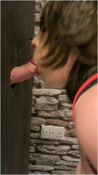 Gynarchy Goddess - Surprise Roxy with her first experience of a gloryhole