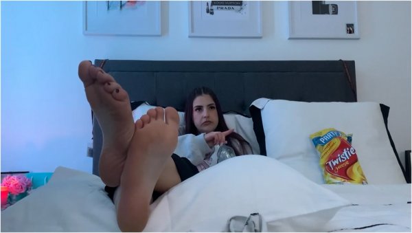 QueenHolly11 - Sweaty feet and socks POV