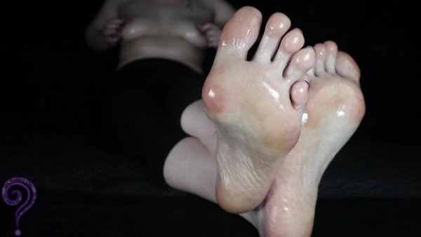 Goddess Clue - Topless Oily Soles JOI (HD)