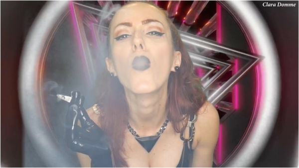 ClaraDomme - The hedonism - Smoking in latex