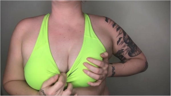 Deanna Deadly - after workout smelly curvy worship