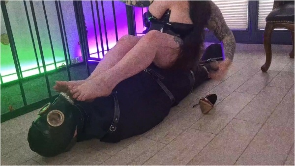 Mistress Karino - This Is A Very Good Time To Put My Slave In A Sack - Foot domination