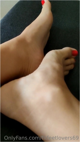 Fitfeetlovers - My First Video With My Sexy Feet. I Invite You To Subscribe Because It S Worth It