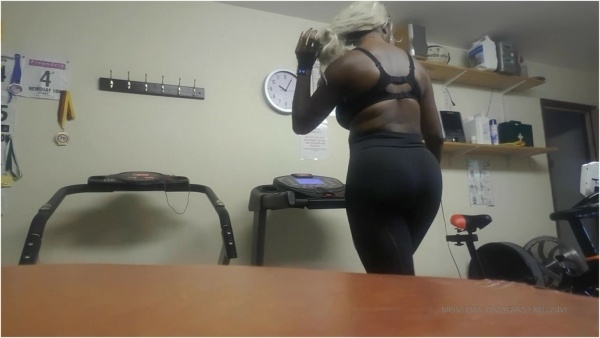 Miss Foxx - Pov Video - Gym Perverts Like You Stare At My Ass