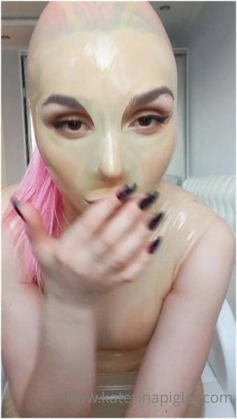 Katerina Piglet - What Do You Think About Latex Masks