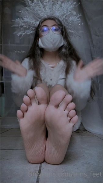 trins feet - I Wont Be Wooed