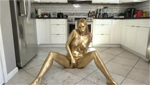 Amiee Cambridge - Cum for My Gold Covered Body