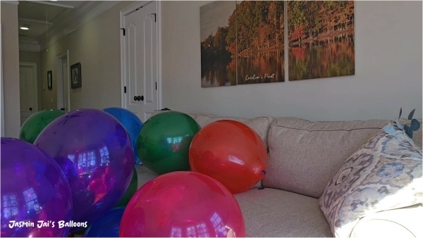JJ Balloon Inflatables - Chilling With My Balloons