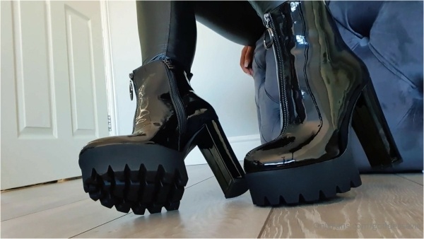 MISSEVIELOCK  - Goddess Evie - My Black Shiny Ankle Boots Are So Hot, Aren’t They