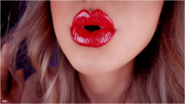 Miss Amelia - Make Cummies For Shiny Red Lips