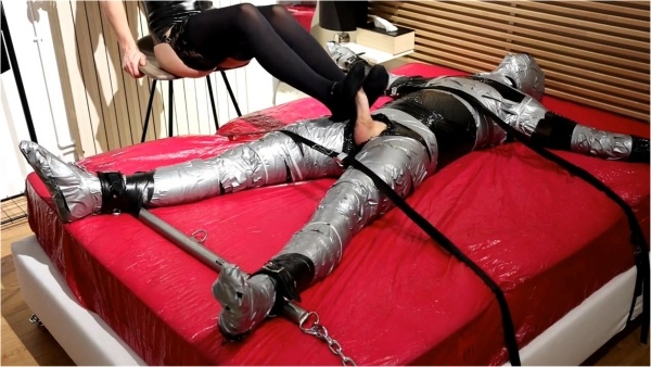 Maitresse Julia - Chill footjob with relaxing music