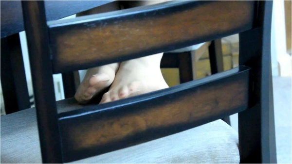 Sole Shows - Nylon Feet Under The Table