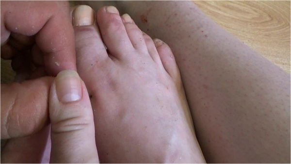 Foot Torment Girls in Poland - I Nailed 33 Thumbtacks To Her Bare Feet Lilith