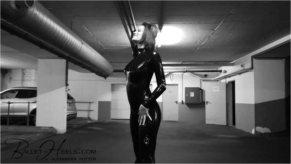 LATEXPERIENT  - Black Shiny Latex