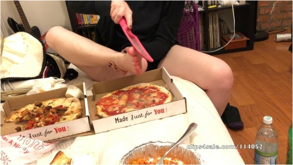 Mia Nicolette - Pizza Night for Foot Slave