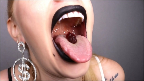 The GOLDY rush - Giantess Swallowing Her Shrinking Slaves in Front of the Eyes of Her New Food-Victims