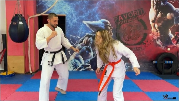 Mixfights - Karate Lesson With Alice Alternative Version Maledo