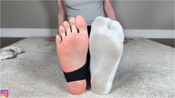 Asiansolequeen - Dirty sock removal and feet in stirrups JOI