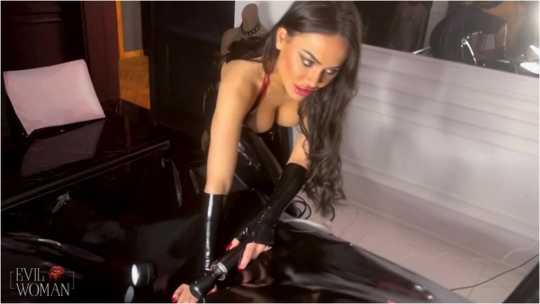 FCHDOMMES - EVIL WOMAN - Double Domme Latex Vacbed Tease