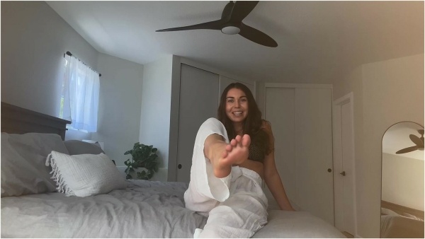 Queen Harper - Foot slut - Foot worship JOI