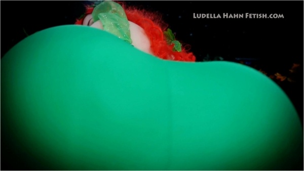 Ludella Hahn - Ivys Expanding Power