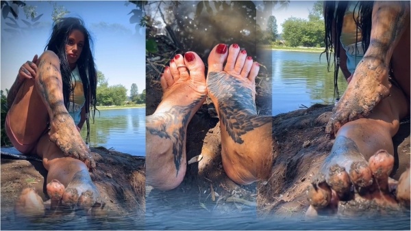 MistressRavenFD - WORSHIP MY RIVER FEET