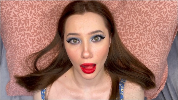 Babyheavanian - Blue eye shaddow red lipstick face fetish