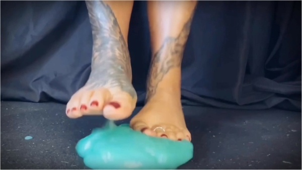 MISTRESSRAVENFD - Mistress Raven - PLAYING FOOTSIE WITH SLIME