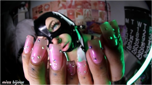 Mistress Bijoux - Diamond Nails Ignore