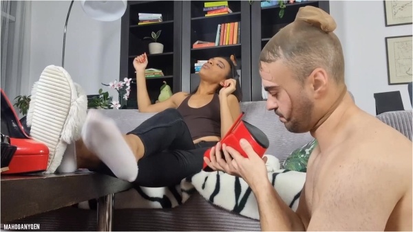 MahoganyQen - Cum in White Socks and High Heels Cleaning