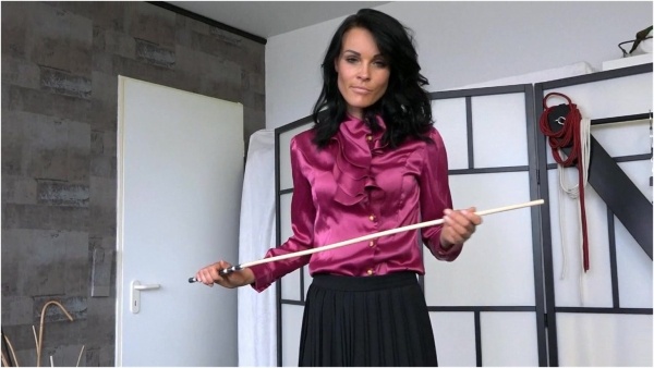 FemdomFoto - Lady Constance - 30 Strokes (German)