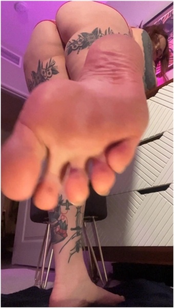 bratafterdark - Financial Foot Freak