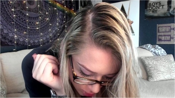 LauranVickers - ASMR Kissing