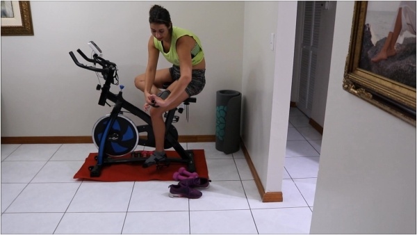 Iwantjencapone - My Workout Sneakers And Socks Are So Stinky