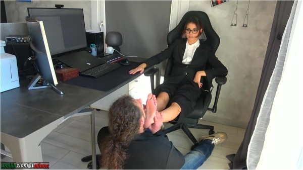 Umiliazioni Italiane - The Young Manager - Full Version La Giovane Manager Versione Integral