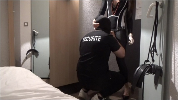 Maitresse Parker - While I'm Waiting For A Late Submissive There's A Knock At