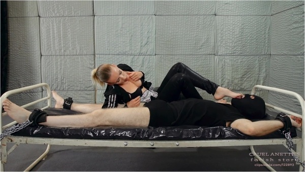 Cruel Anettes Fetish World - Mistress Anette - Pushed To Love Her Sweaty Feet