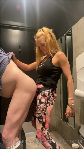 Miss Suzanna Maxwell - Fucking Slaveflash In The Coffee Shop Bathroom Like
