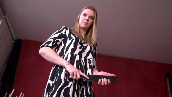 FemdomFoto - Miss Sophie - Tall Girl And Her Spanking Toys (German)