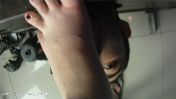 Giantess Shrinking Feet - Mistress Kassandra - Toe Tally Helpless