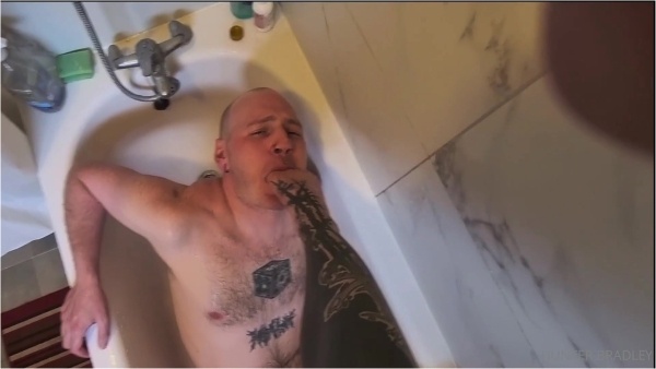 Hunter Bradley - Standing Over Me In The Bath