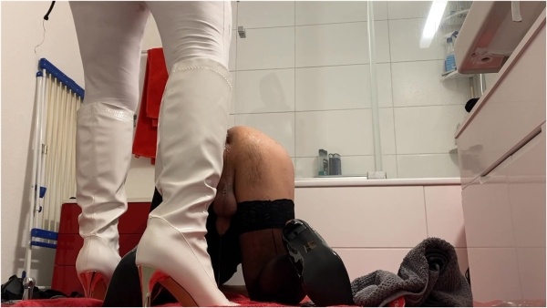 Swiss Strapon Queen - Strapon Stimulation For More Cum On My New Boots