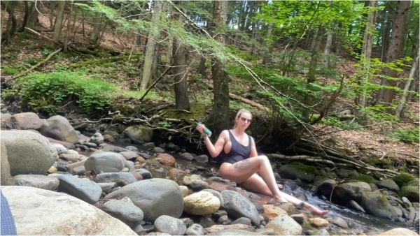 SneezeGoddess - Bug Spray Tickles My Nose