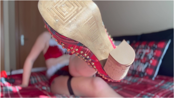 Goddess Roxy - Under My Heels