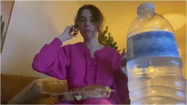 MissIvyDoll - Mommy Eats Dinner