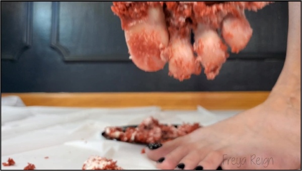 Freya Reign - Lick The Cake From My Toes Foot Fetish