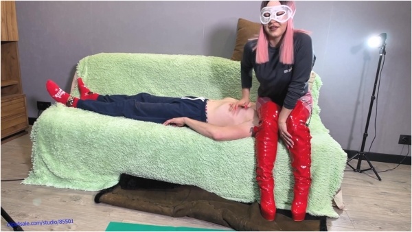 Cruel Domination - I Sit On The Slave’s Face And Spit On The Floor, Then I’ll Make Him Lick My Drool 2
