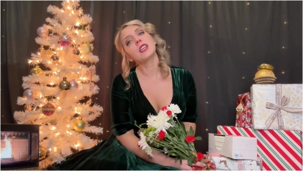 SneezeGoddess - Sneezing Around the Christmas Tree